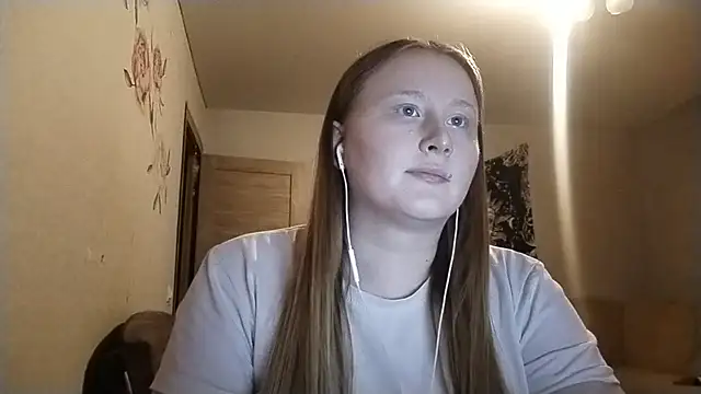 AnikaLipps stripchat live cam model
