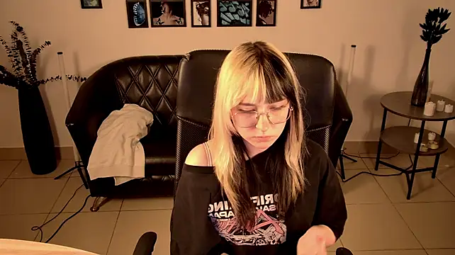 NyxCalderra stripchat live cam model
