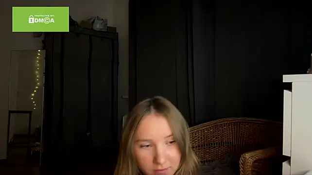 smalllisa stripchat live cam model