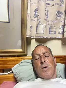 GeldenKuy stripchat live cam model