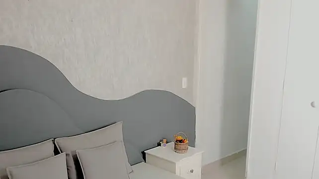 AriaLuxx stripchat live cam model