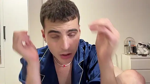 Lucas_bennet stripchat live cam model