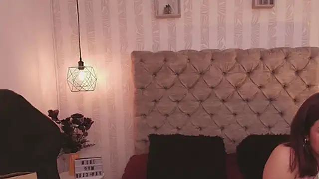 Allia_Moon stripchat live cam model