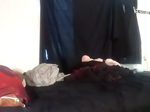 CrimsonQueen69 stripchat live cam model