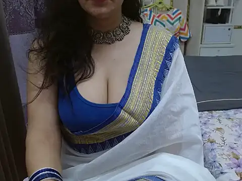 Lovelywife786 stripchat live cam model