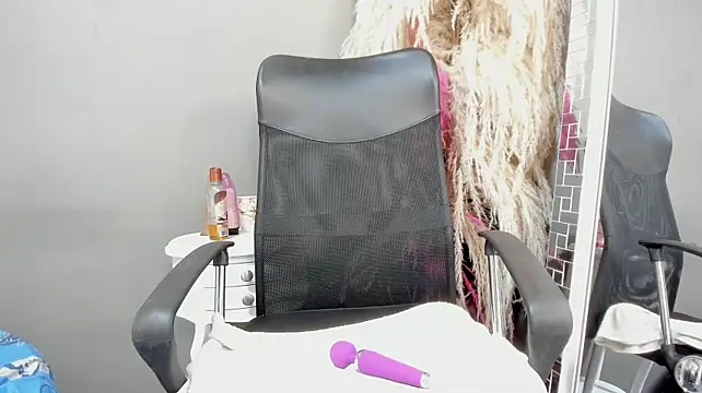 Scarlet_Glow stripchat live cam model