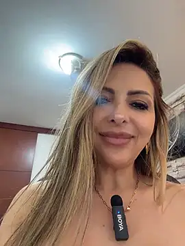_Abril-Office1 stripchat live cam model