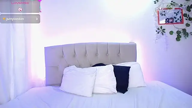 Violette-Collins stripchat live cam model