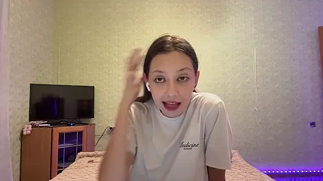 AnamariaHourani stripchat live cam model