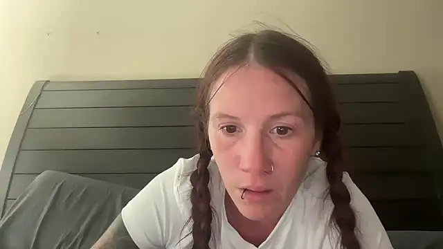 yourstrulylivy69 stripchat live cam model