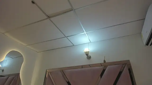 Coralhtx stripchat live cam model