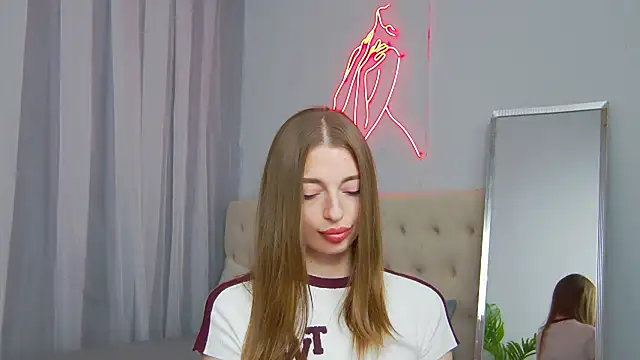 NicolSkye stripchat live cam model