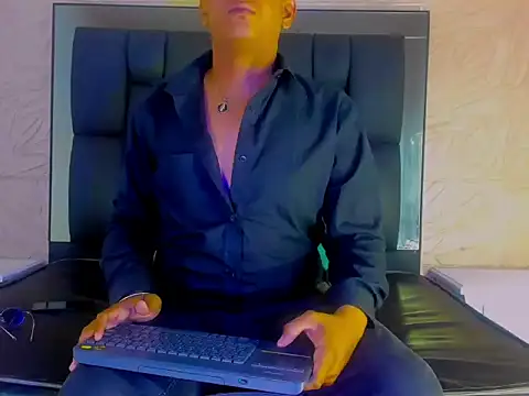 Papi_95 stripchat live cam model