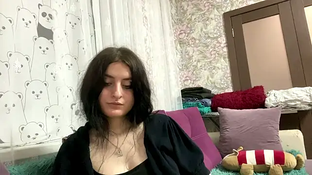 LucyOldershaw stripchat live cam model