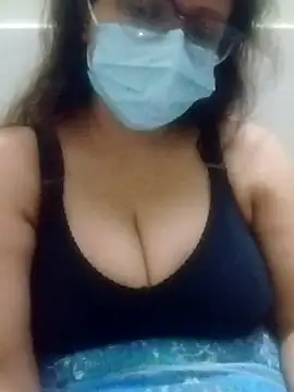 hey-julie stripchat live cam model