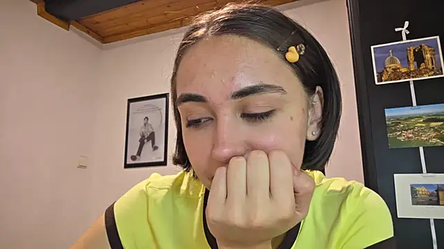 Mikka_Sargoni stripchat live cam model