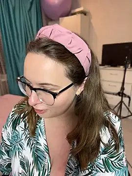 DienkaGreen stripchat live cam model