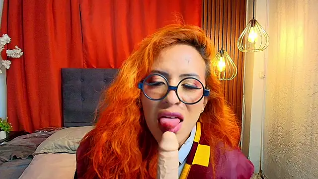 sahra_taylor_ stripchat live cam model