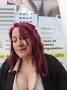 LUISA--30 stripchat live cam model