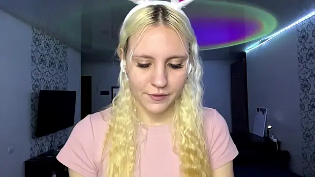 MildredGuckes stripchat live cam model