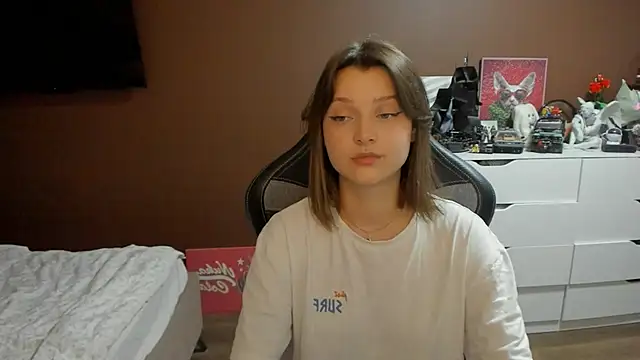SoniNesti stripchat live cam model