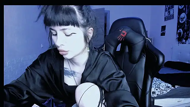 AllisonDeetz stripchat live cam model