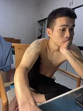 gutou001 stripchat live cam model