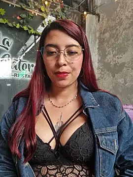 kari-h stripchat live cam model