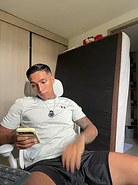 sendfer stripchat live cam model