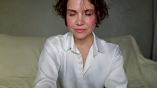 NatalieMoses stripchat live cam model