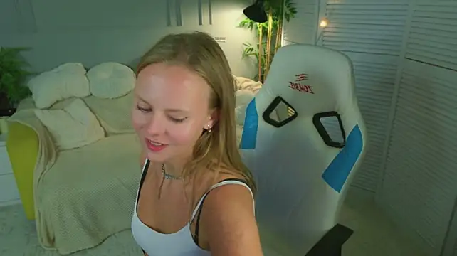 Sophie_Peach_ stripchat live cam model