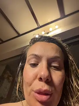 KrisKkiki stripchat live cam model