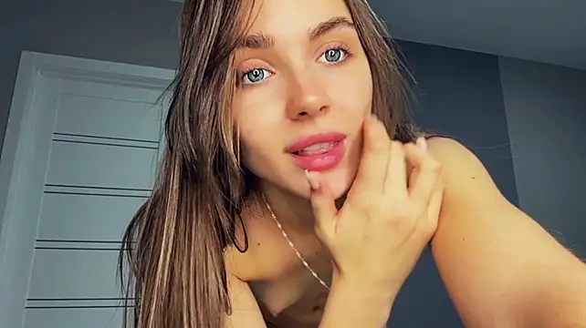 Veluxe stripchat live cam model