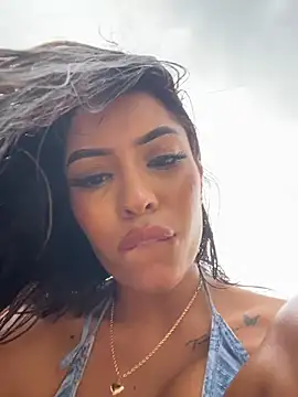 MystiqueXXX stripchat live cam model
