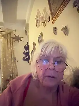 HotGrandma70 stripchat live cam model