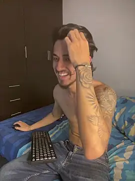 Kriss_Edwards stripchat live cam model