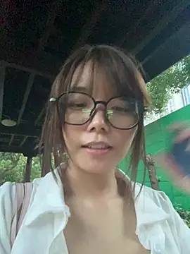 Puting_q stripchat live cam model