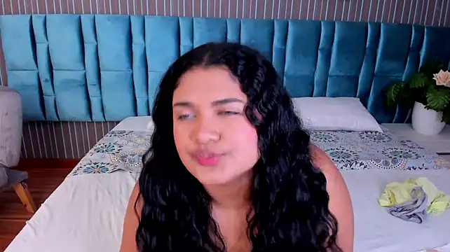 LucyMaay stripchat live cam model