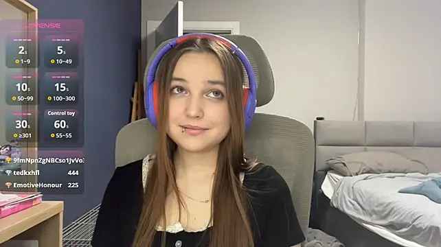 LunaBunny666 stripchat live cam model