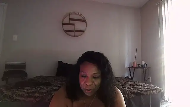 Goddessebonyrose stripchat live cam model