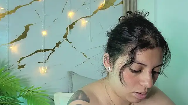 Iam_Issaa_ stripchat live cam model