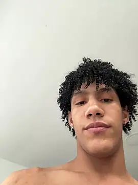 NoahBull19 stripchat live cam model