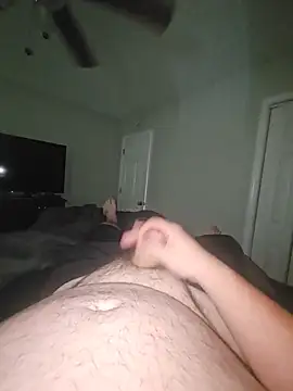 reynolds2223 stripchat live cam model