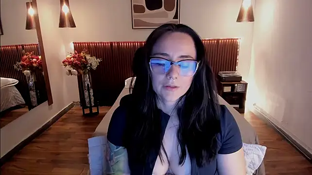 KatherineBond stripchat live cam model