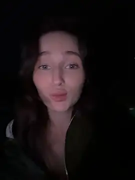 -missbehaving- stripchat live cam model