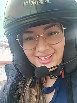 LunaDiaz999 stripchat live cam model