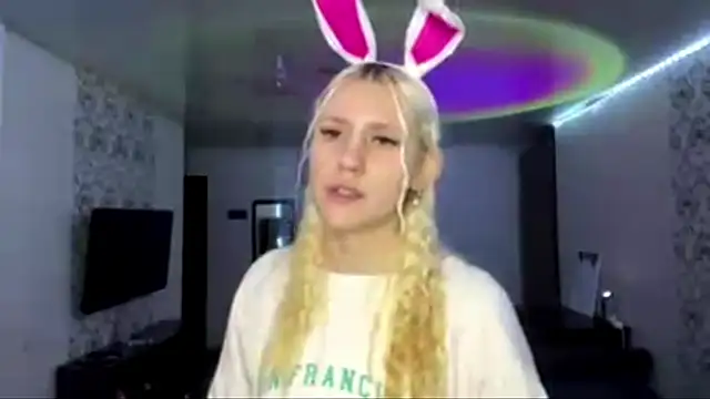 MildredGuckes stripchat live cam model