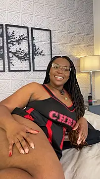 MakenaGh stripchat live cam model