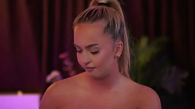 ElyssawetXX stripchat live cam model