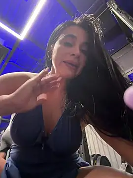 RoseOnYou stripchat live cam model